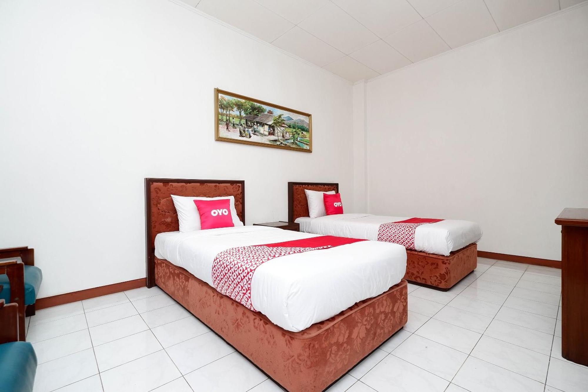 Super Oyo Capital O 1644 Hotel Griya Kencana Surakarta  Exterior photo