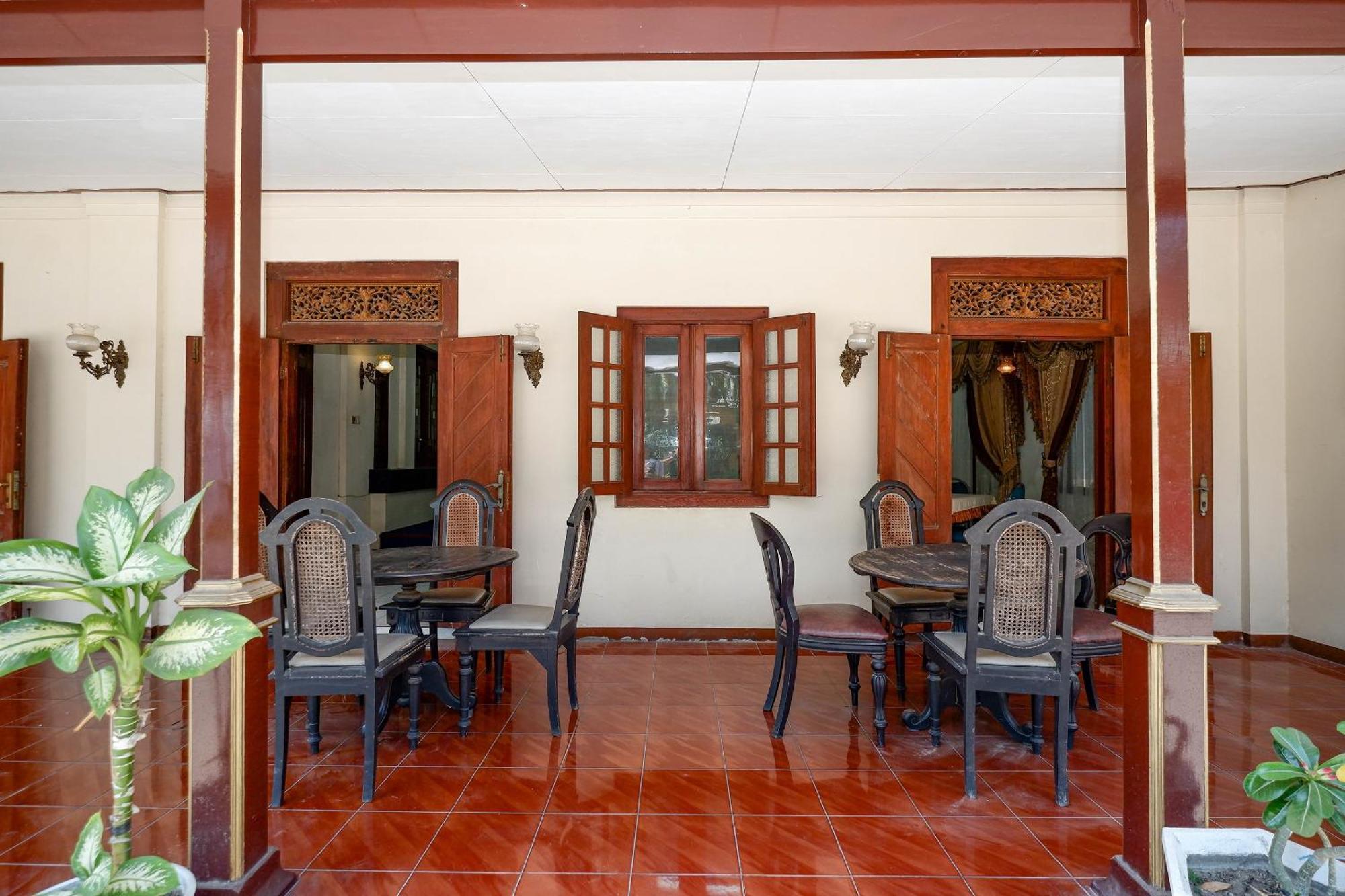 Super Oyo Capital O 1644 Hotel Griya Kencana Surakarta  Exterior photo