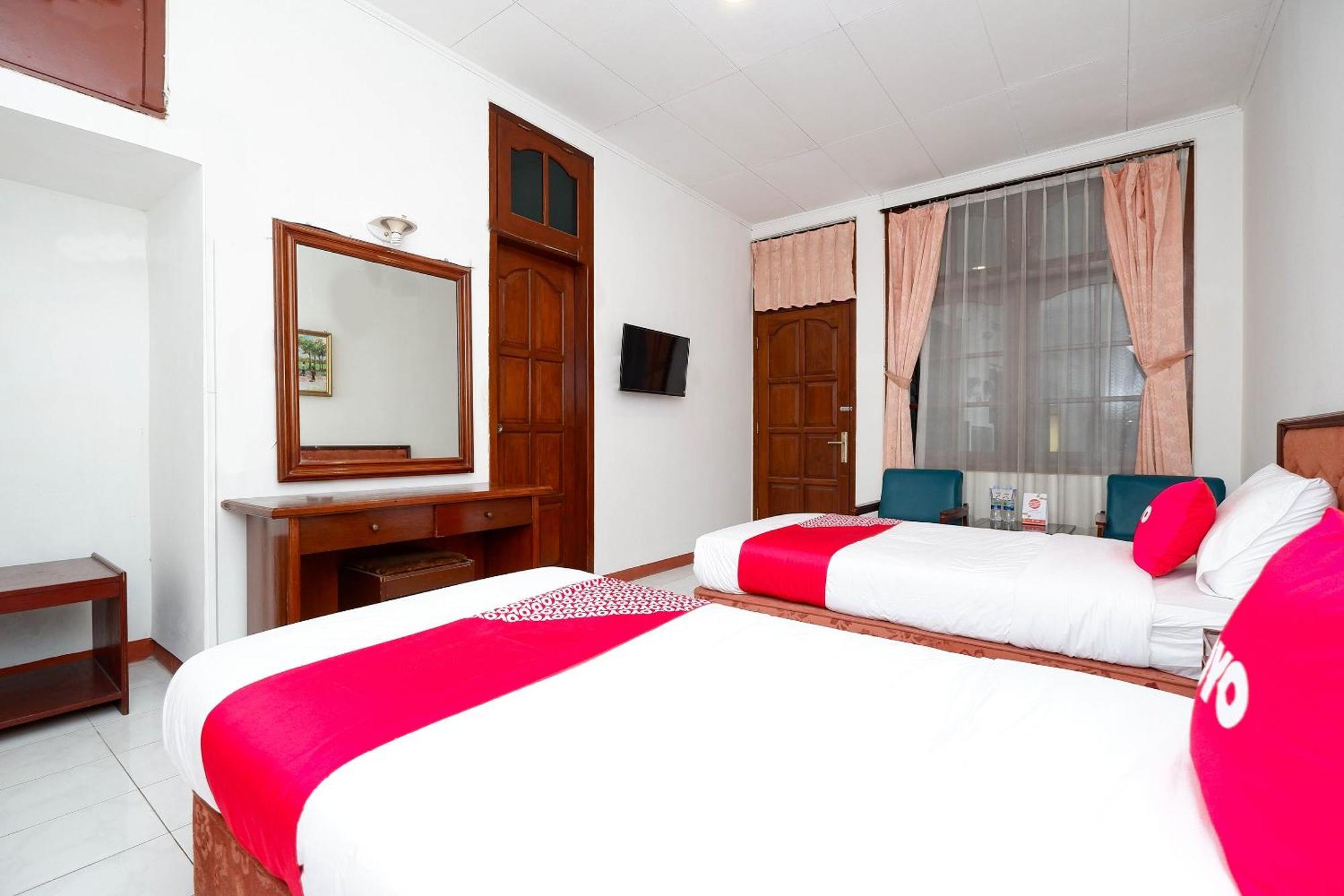 Super Oyo Capital O 1644 Hotel Griya Kencana Surakarta  Exterior photo