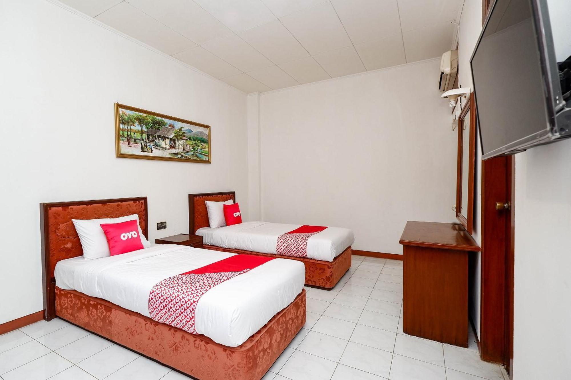 Super Oyo Capital O 1644 Hotel Griya Kencana Surakarta  Exterior photo