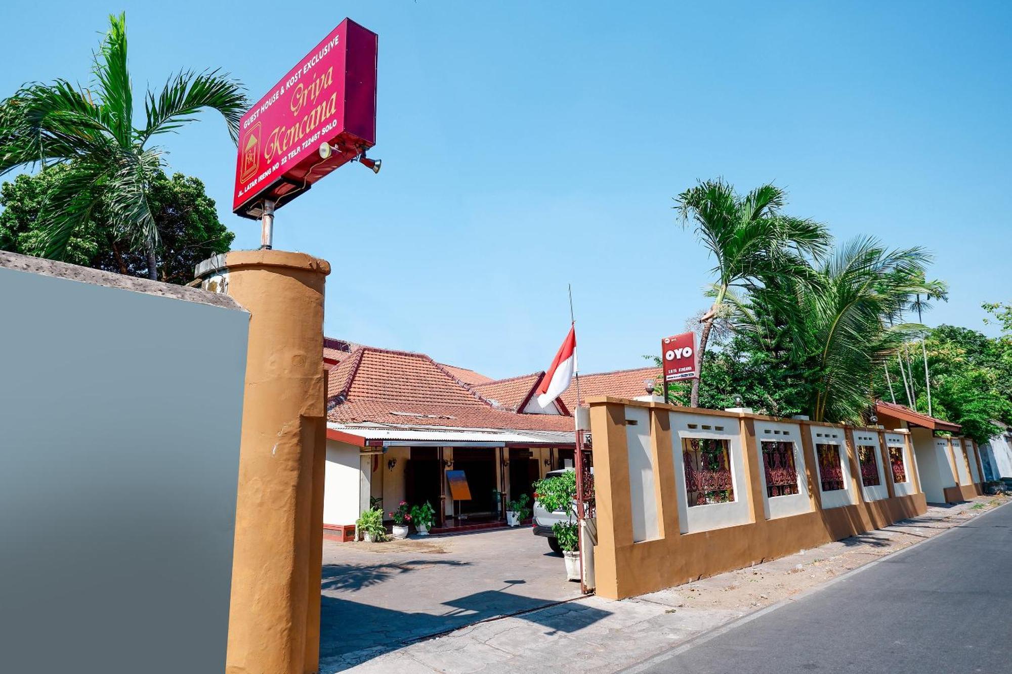 Super Oyo Capital O 1644 Hotel Griya Kencana Surakarta  Exterior photo